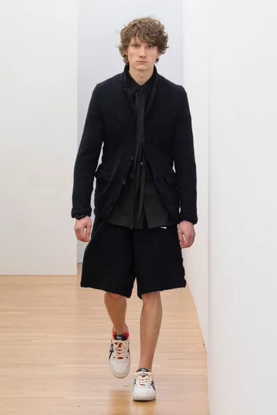 Look 17